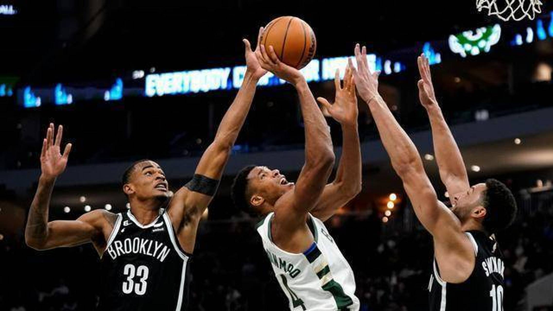 篮网大胜雄鹿，杜兰特取得分贡献