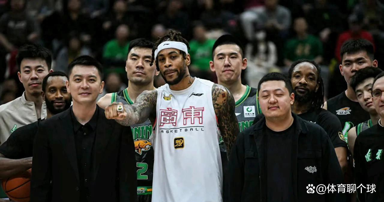 关于辽粤之战胜负难料，两队实力不分伯仲，引发球迷热议！的信息