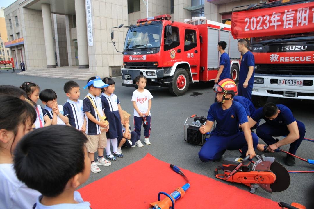 热血拼搏！球场热情澎湃再掀高潮的简单介绍