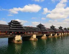 包含湖南洞庭队全队齐心协力为夺冠努力拼搏的词条