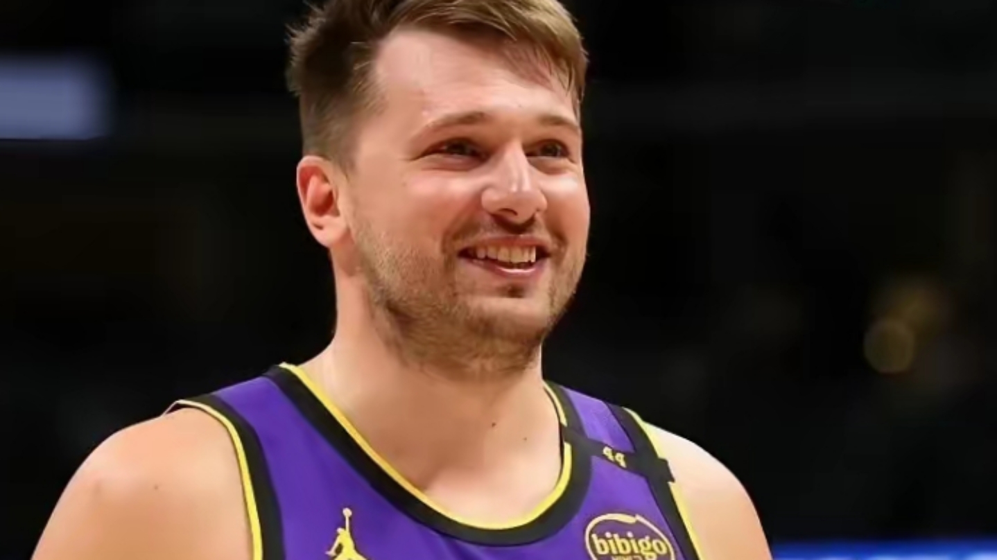 关于东契奇惊艳全场，浓眉哥助攻爆棚，刷新队史纪录逆转取胜！的信息