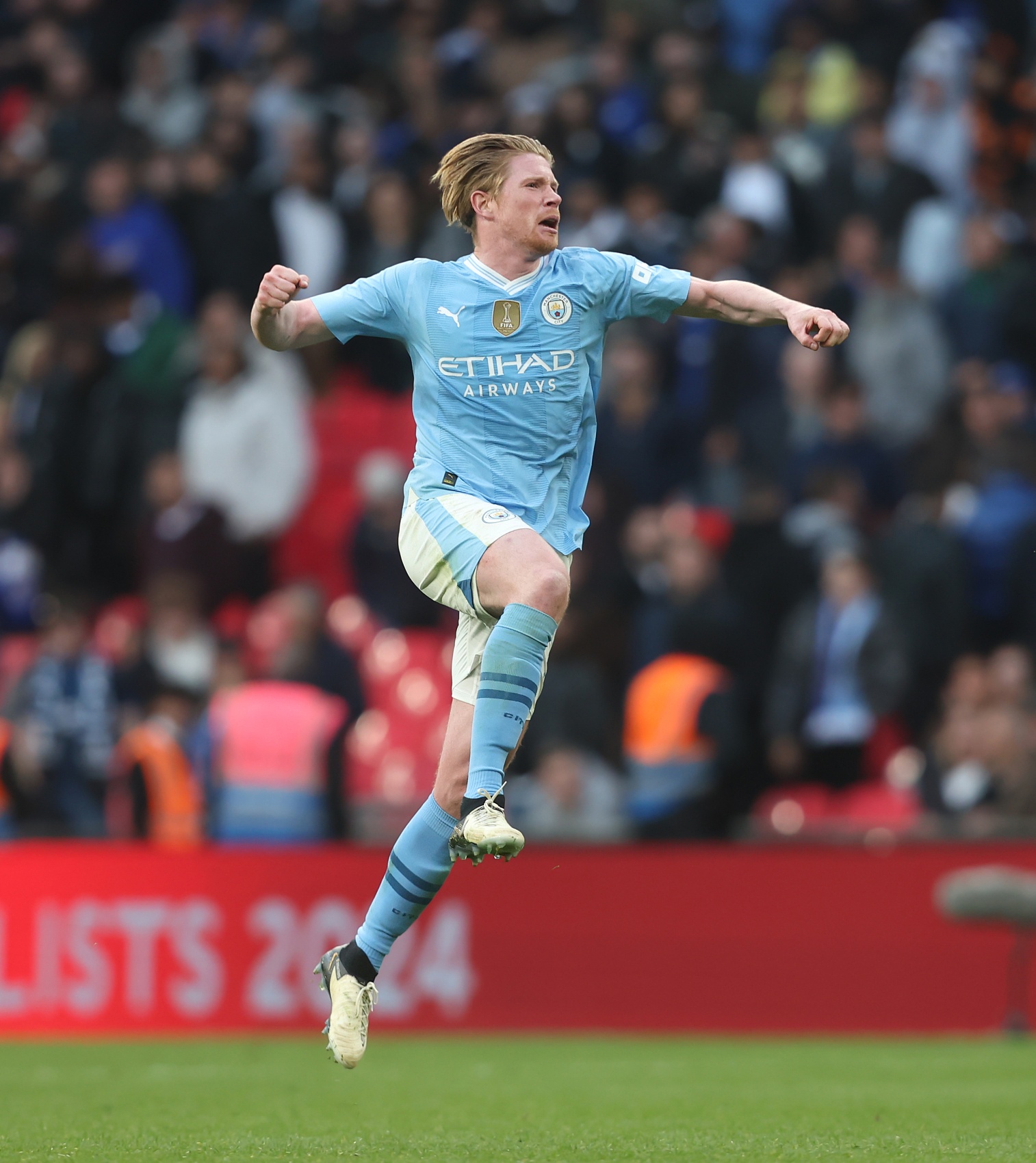 德布劳内重返赛场，比赛规则变更首场状态出色，法国队观众沸腾！