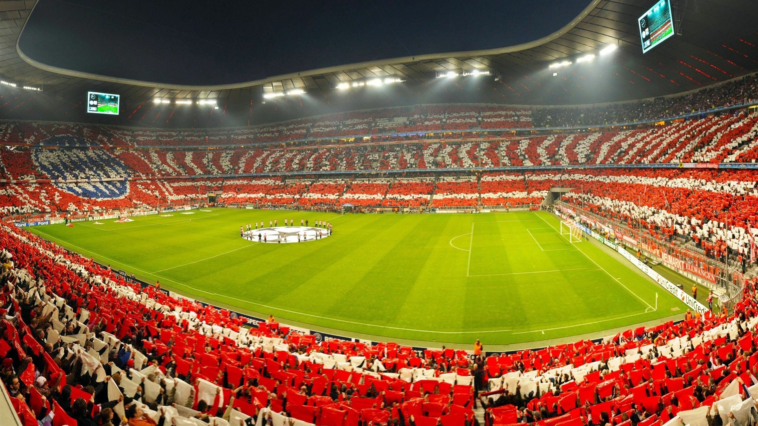 莱万多夫斯基焦点对战,哈登与70激战掘金分钟,战术调整胜负难料!赛场气氛高涨